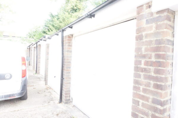 White house drive, Stanmore, HA74NQ