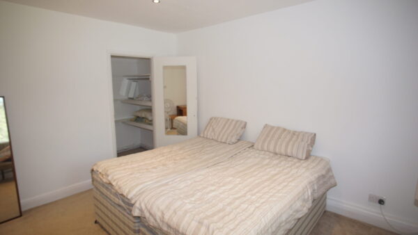 White house drive, Stanmore, HA74NQ