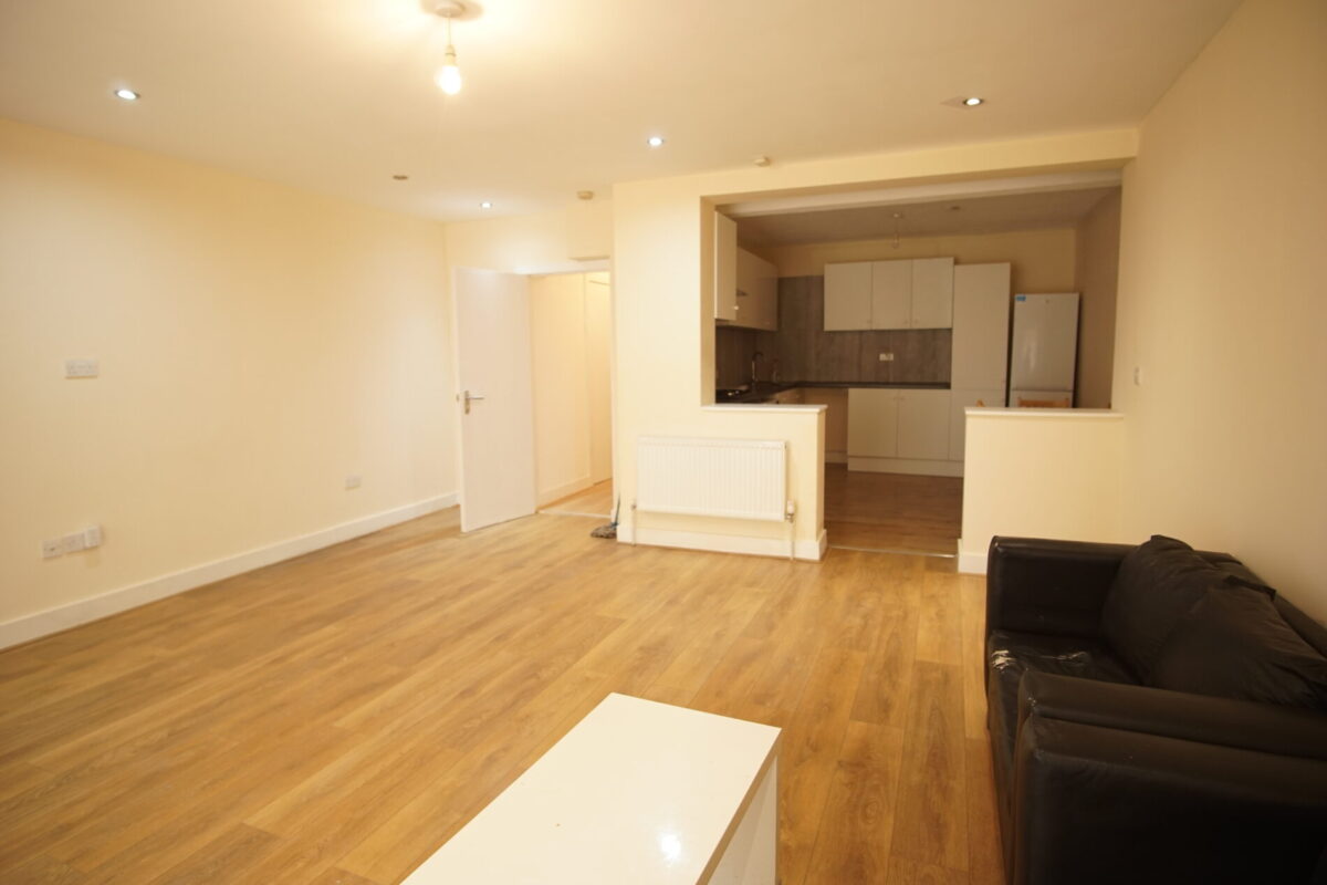 Coniston Avenue, Parivale, UB68EG