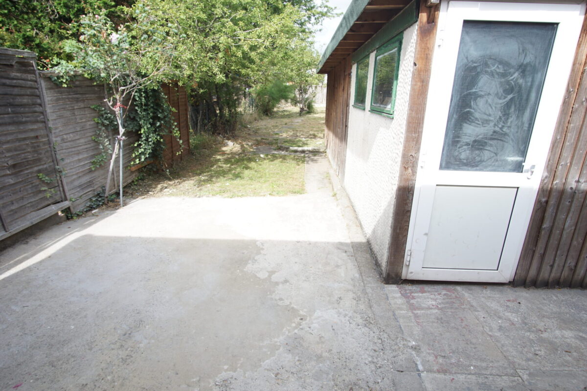 Coniston Avenue, Parivale, UB68EG