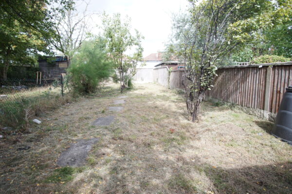 Coniston Avenue, Parivale, UB68EG