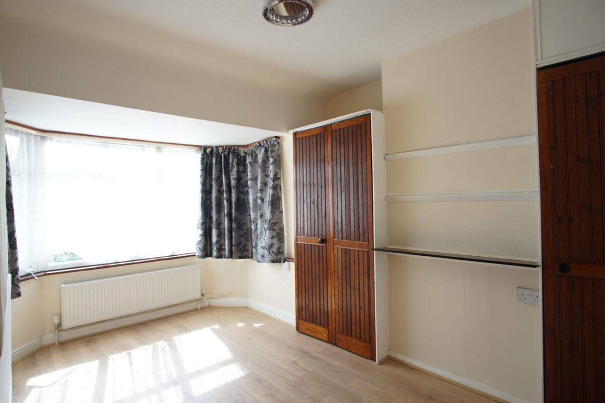 Coniston Avenue, Parivale, UB68EG