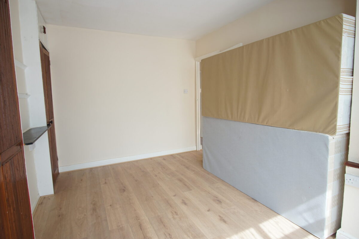 Coniston Avenue, Parivale, UB68EG
