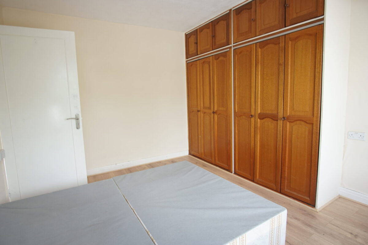 Coniston Avenue, Parivale, UB68EG