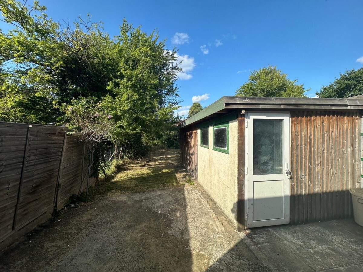 Coniston Avenue, Parivale, UB68EG