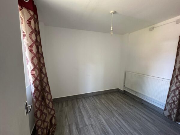 Coniston Avenue, Parivale, UB68EG