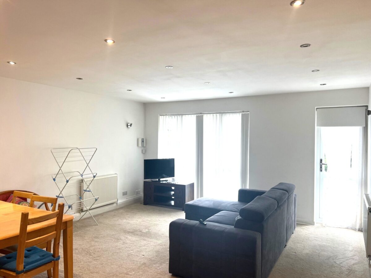 White house drive, Stanmore, HA74NQ