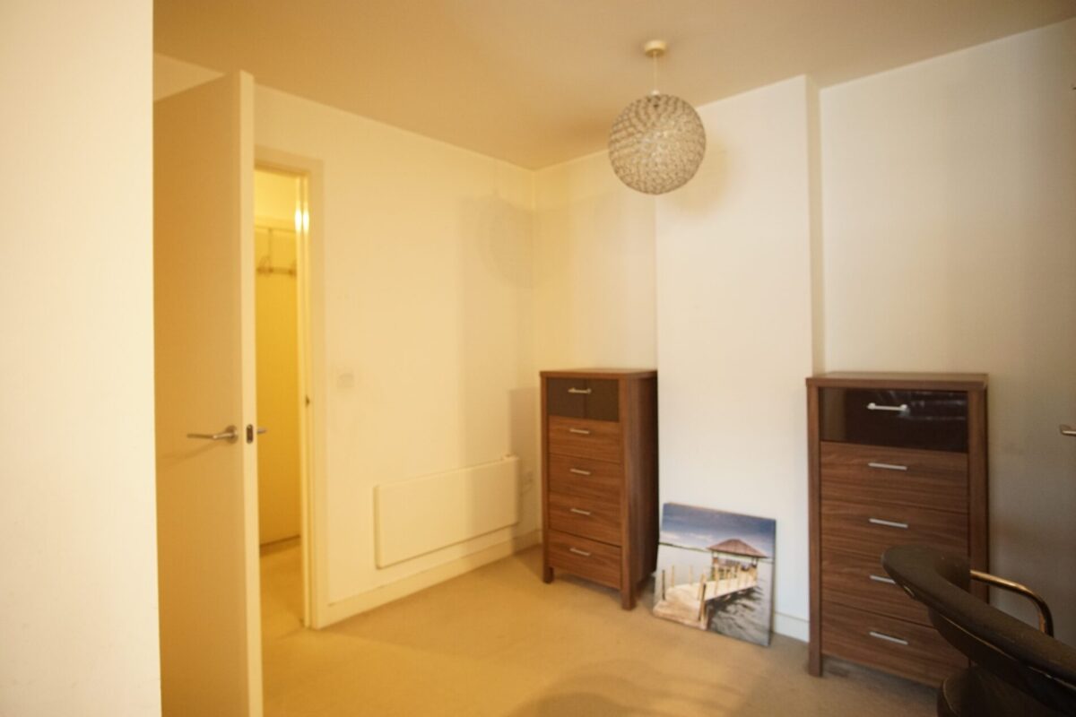 4 Mercer walk, Uxbridge, UB8