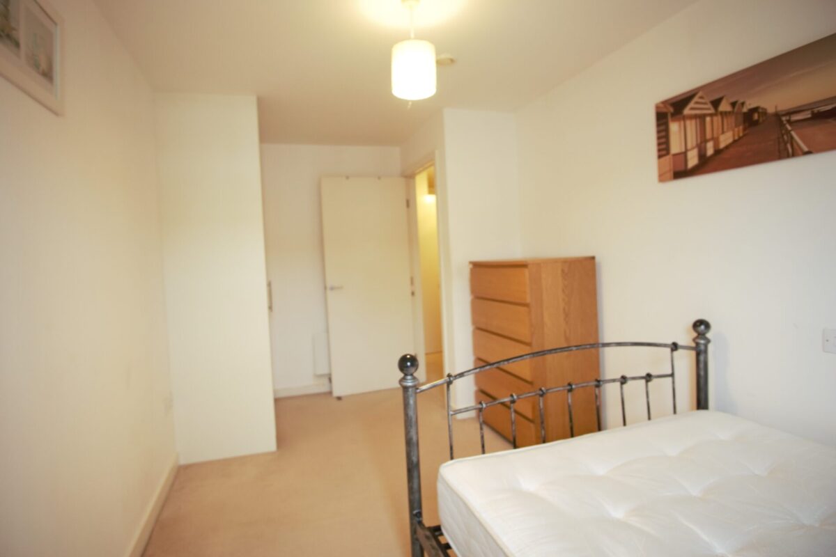 4 Mercer walk, Uxbridge, UB8