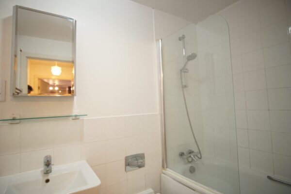 4 Mercer walk, Uxbridge, UB8