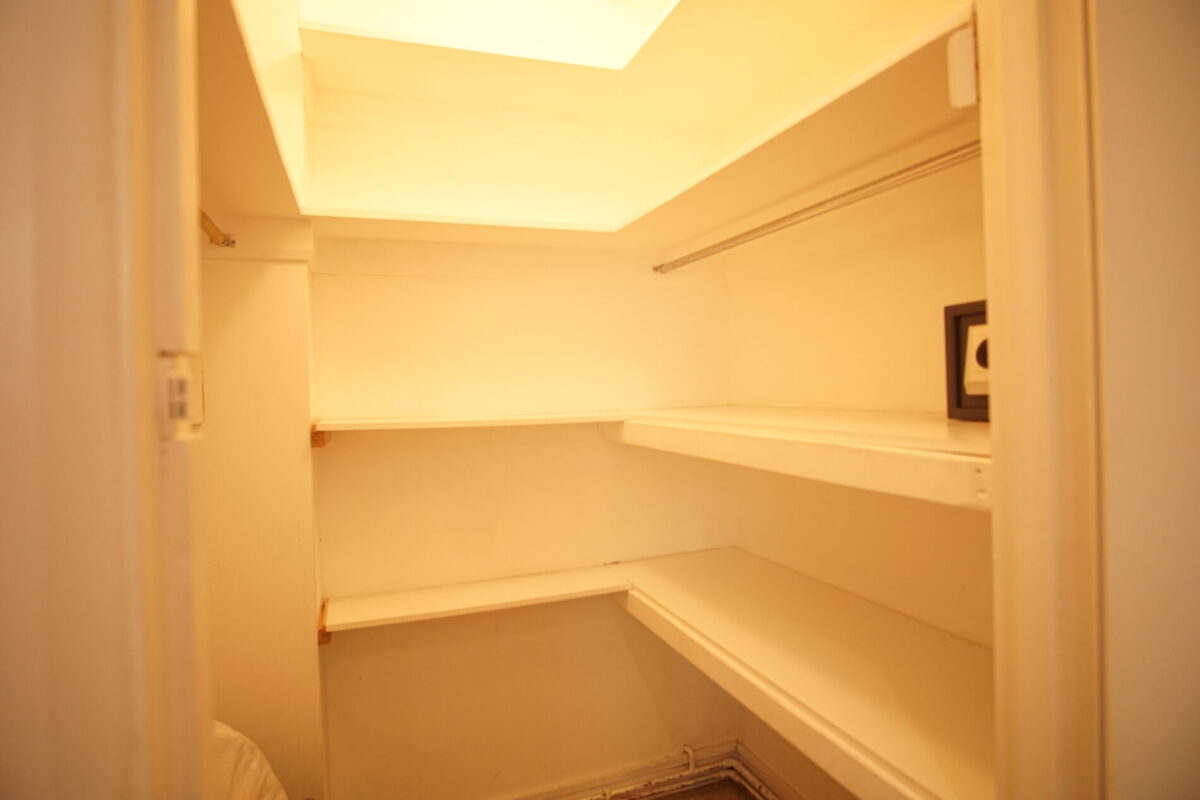 White house drive, Stanmore, HA74NQ