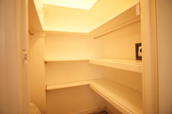 White house drive, Stanmore, HA74NQ