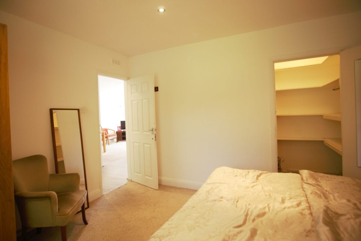 White house drive, Stanmore, HA74NQ