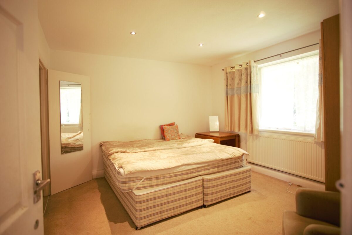 White house drive, Stanmore, HA74NQ
