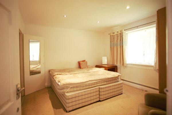 White house drive, Stanmore, HA74NQ