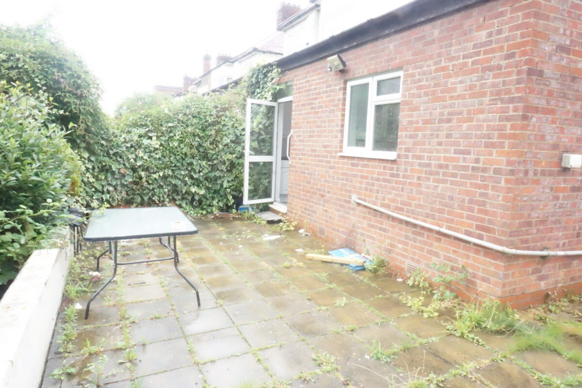 Watford way, Hendon, NW44TE