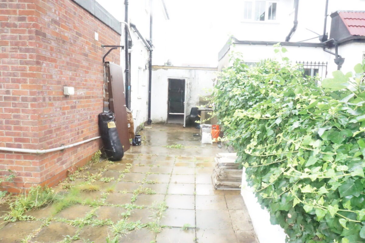 Watford way, Hendon, NW44TE