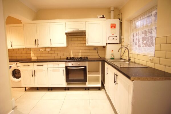 Empire Road, Perivale, UB6