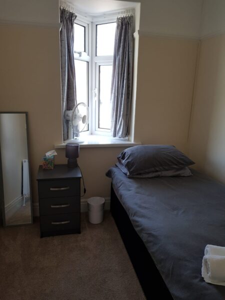 Watford way, Hendon, NW44TE