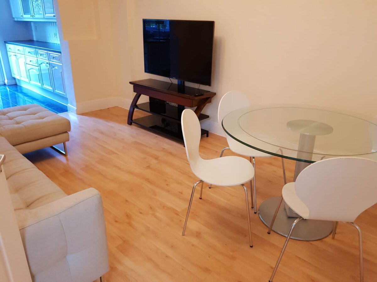 Watford way, Hendon, NW44TE