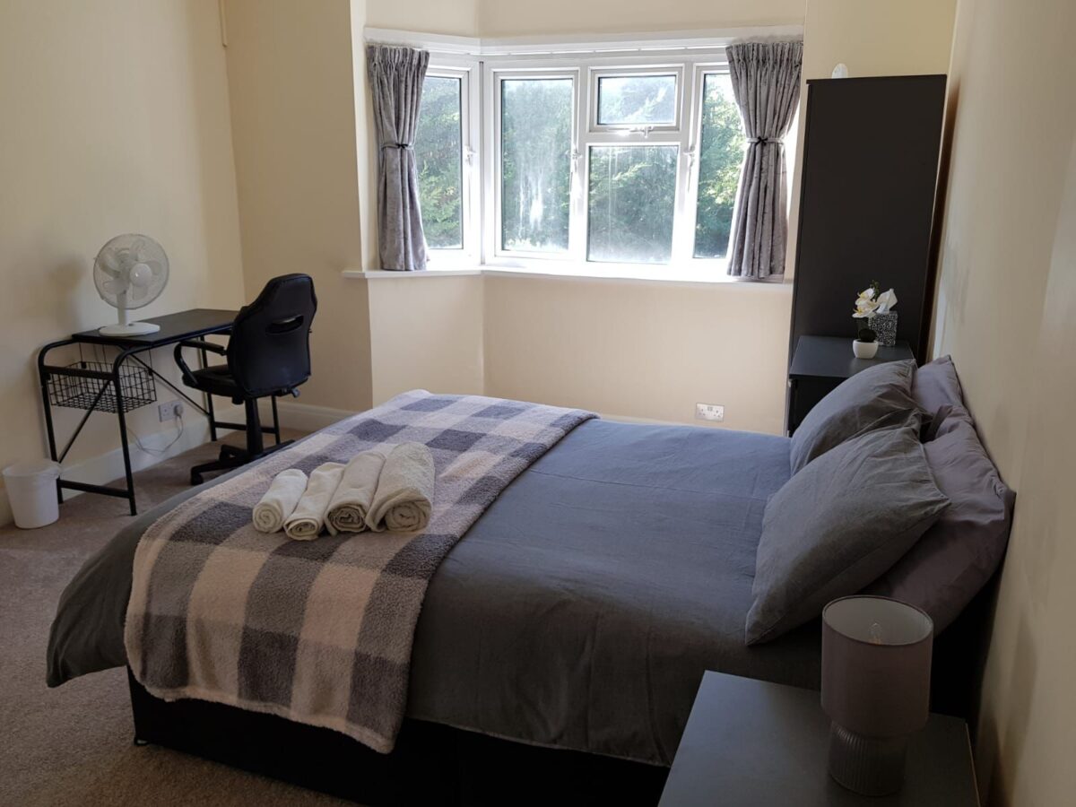 Watford way, Hendon, NW44TE