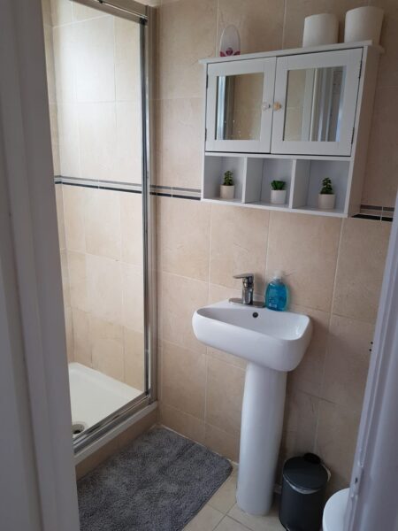 Watford way, Hendon, NW44TE