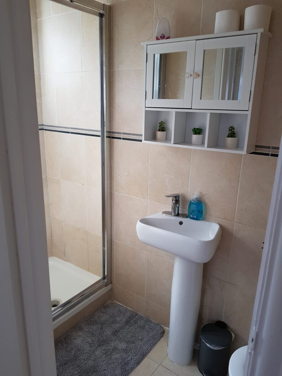 Watford way, Hendon, NW44TE