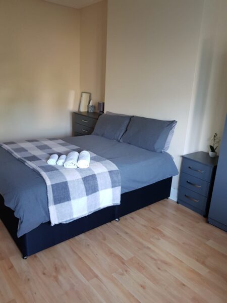 Watford way, Hendon, NW44TE