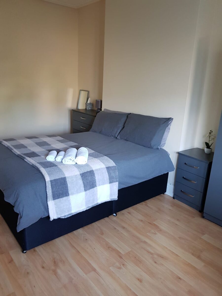 Watford way, Hendon, NW44TE