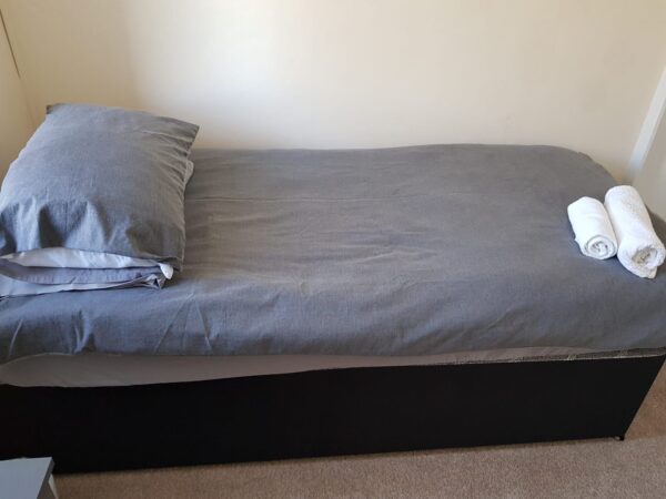 Watford way, Hendon, NW44TE