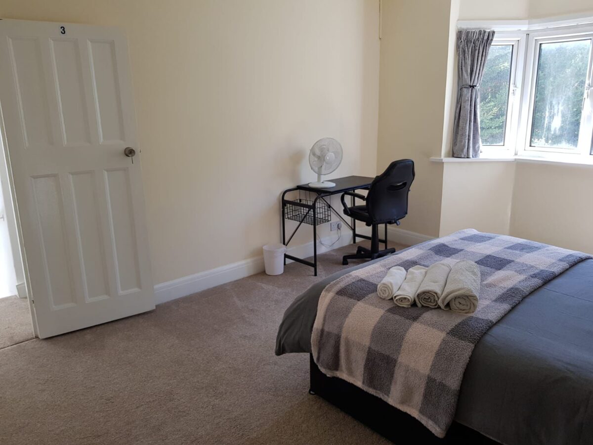 Watford way, Hendon, NW44TE