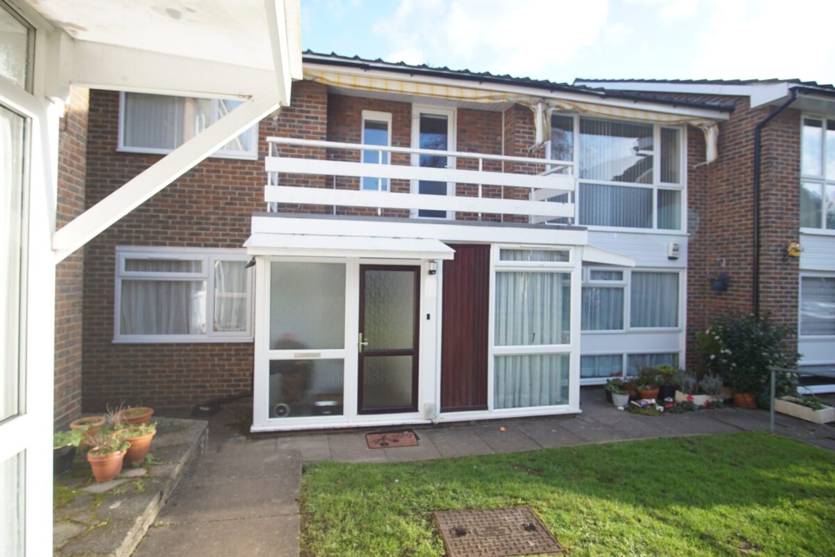 White house drive, Stanmore, HA74NQ
