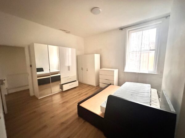 Cricklewood Broadway, cricklewood, NW2