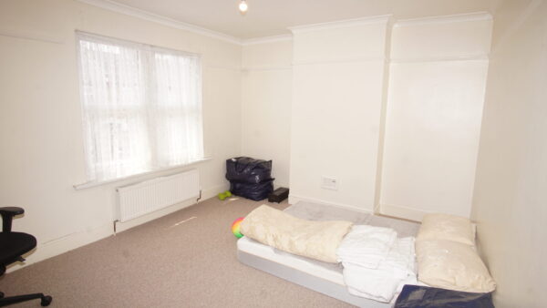 Queens Avenue, Watford, WD18