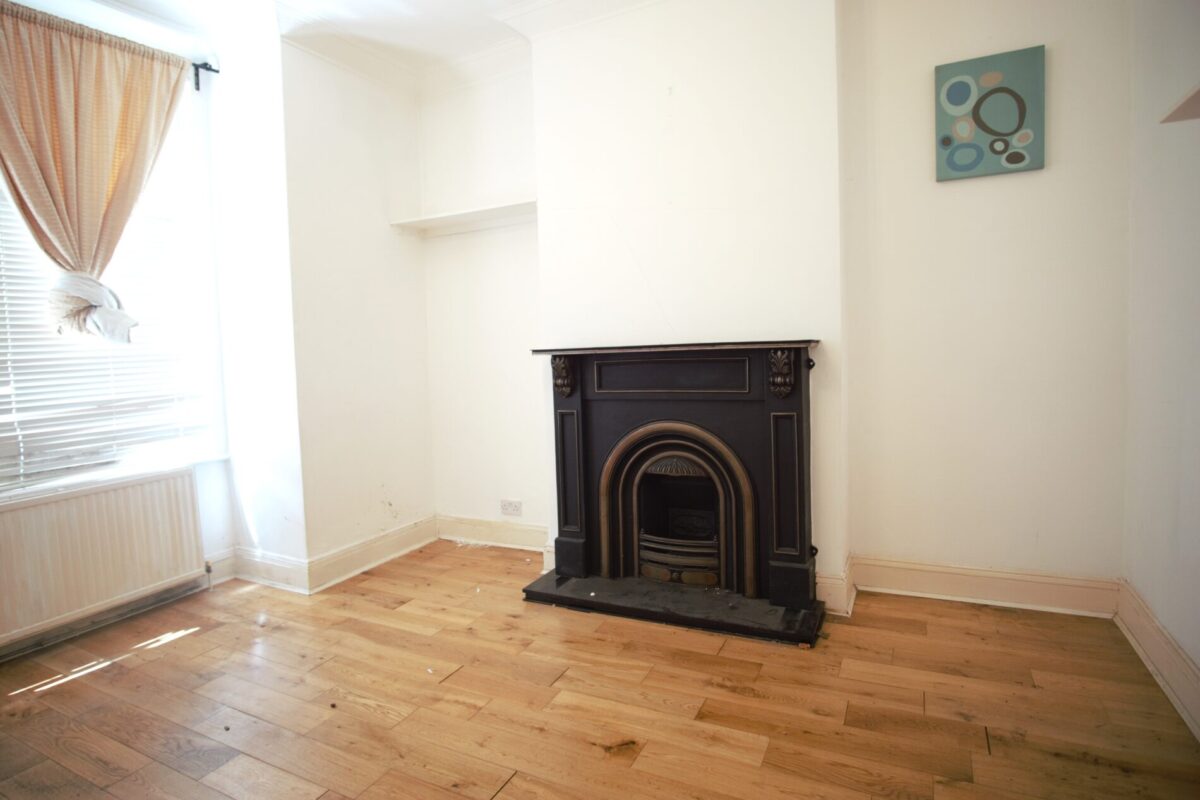 Larch Road, cricklewood, NW26SE