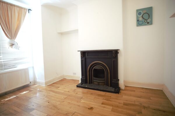 Larch Road, cricklewood, NW26SE