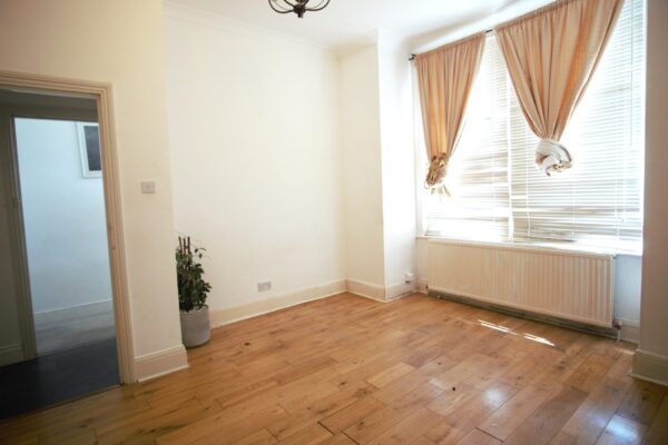 Larch Road, cricklewood, NW26SE