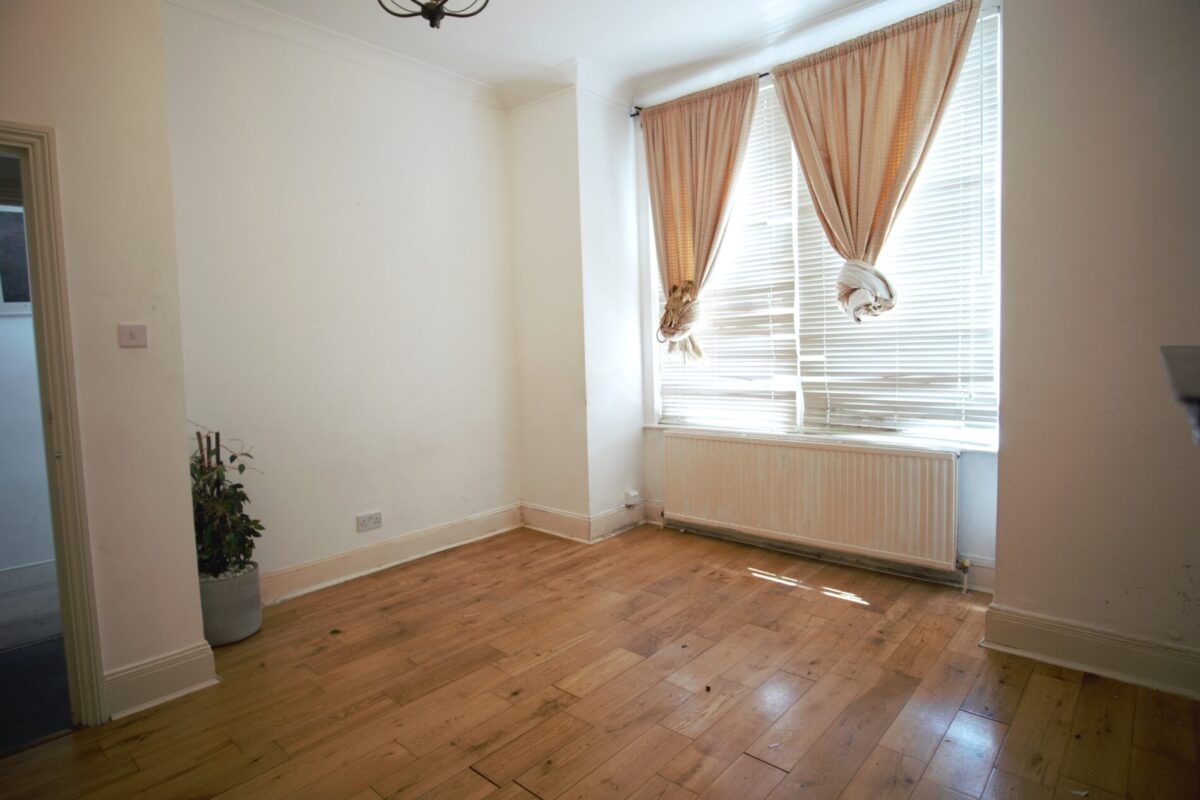 Larch Road, cricklewood, NW26SE