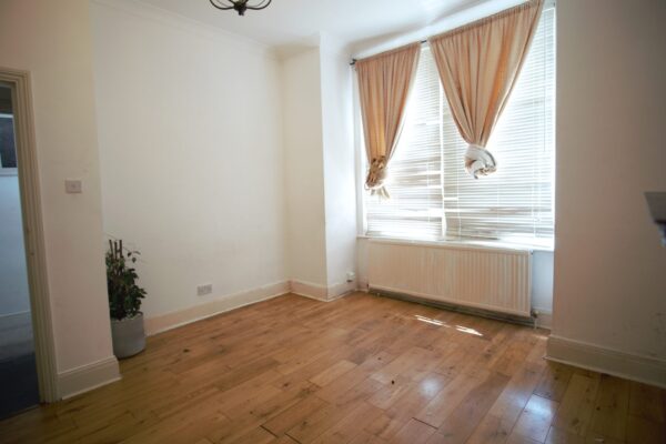 Larch Road, cricklewood, NW26SE