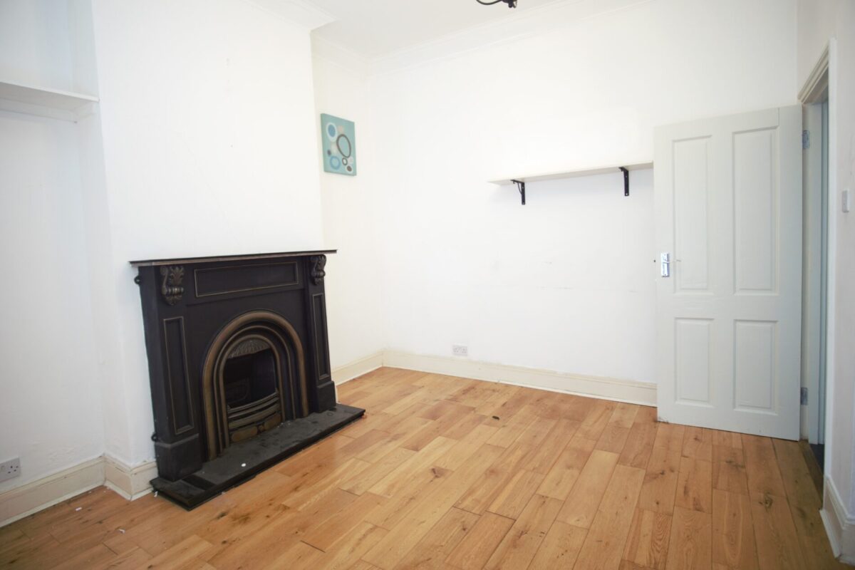 Larch Road, cricklewood, NW26SE