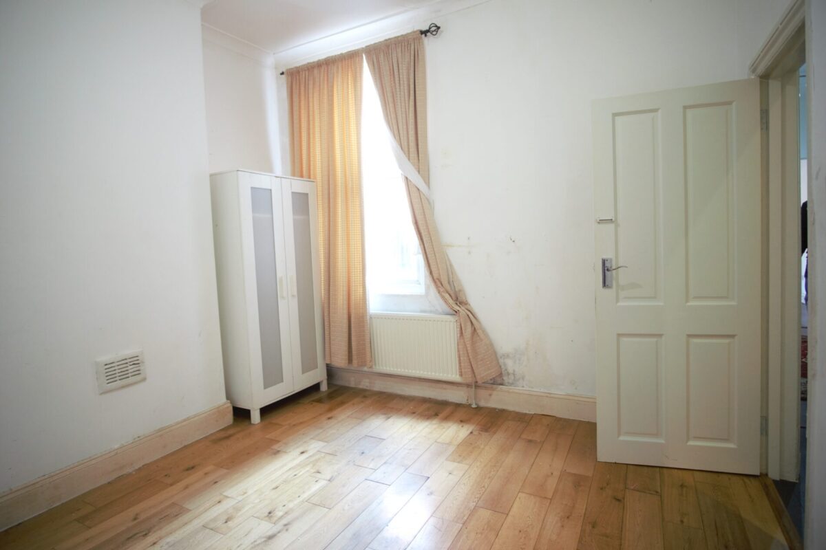 Larch Road, cricklewood, NW26SE