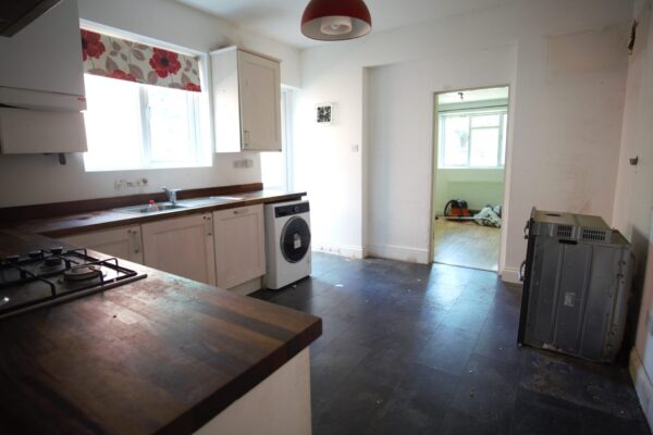 Larch Road, cricklewood, NW26SE