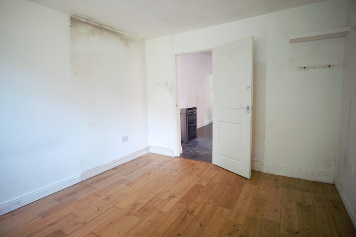 Larch Road, cricklewood, NW26SE