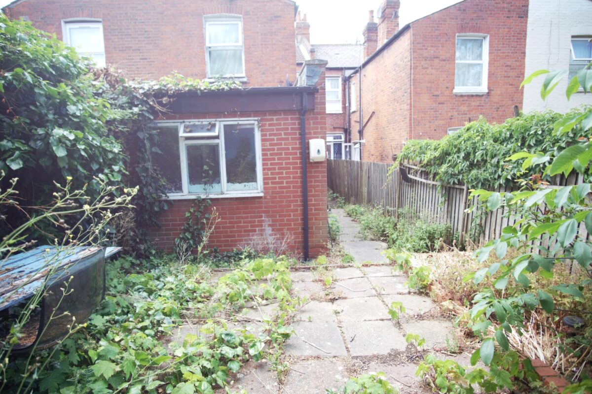 Larch Road, cricklewood, NW26SE