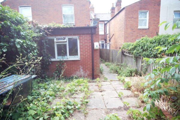 Larch Road, cricklewood, NW26SE
