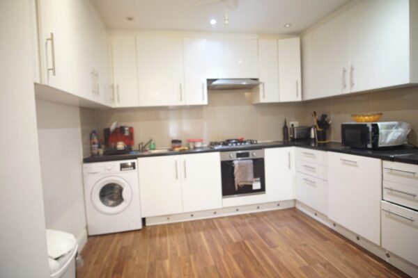 Coniston Avenue, Parivale, UB68ED