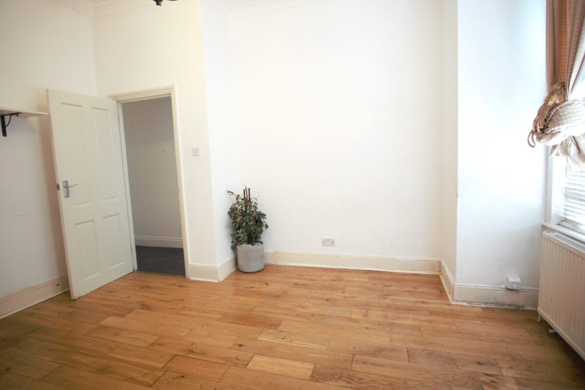 Larch Road, cricklewood, NW26SE