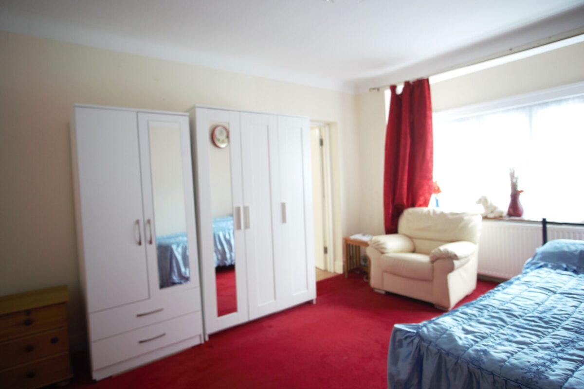 Ravenscroft Ave, Wembley, HA9