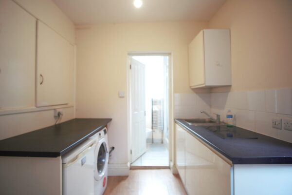 Ravenscroft Ave, Wembley, HA9