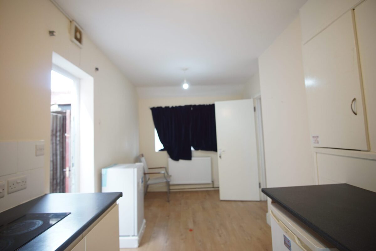 Ravenscroft Ave, Wembley, HA9